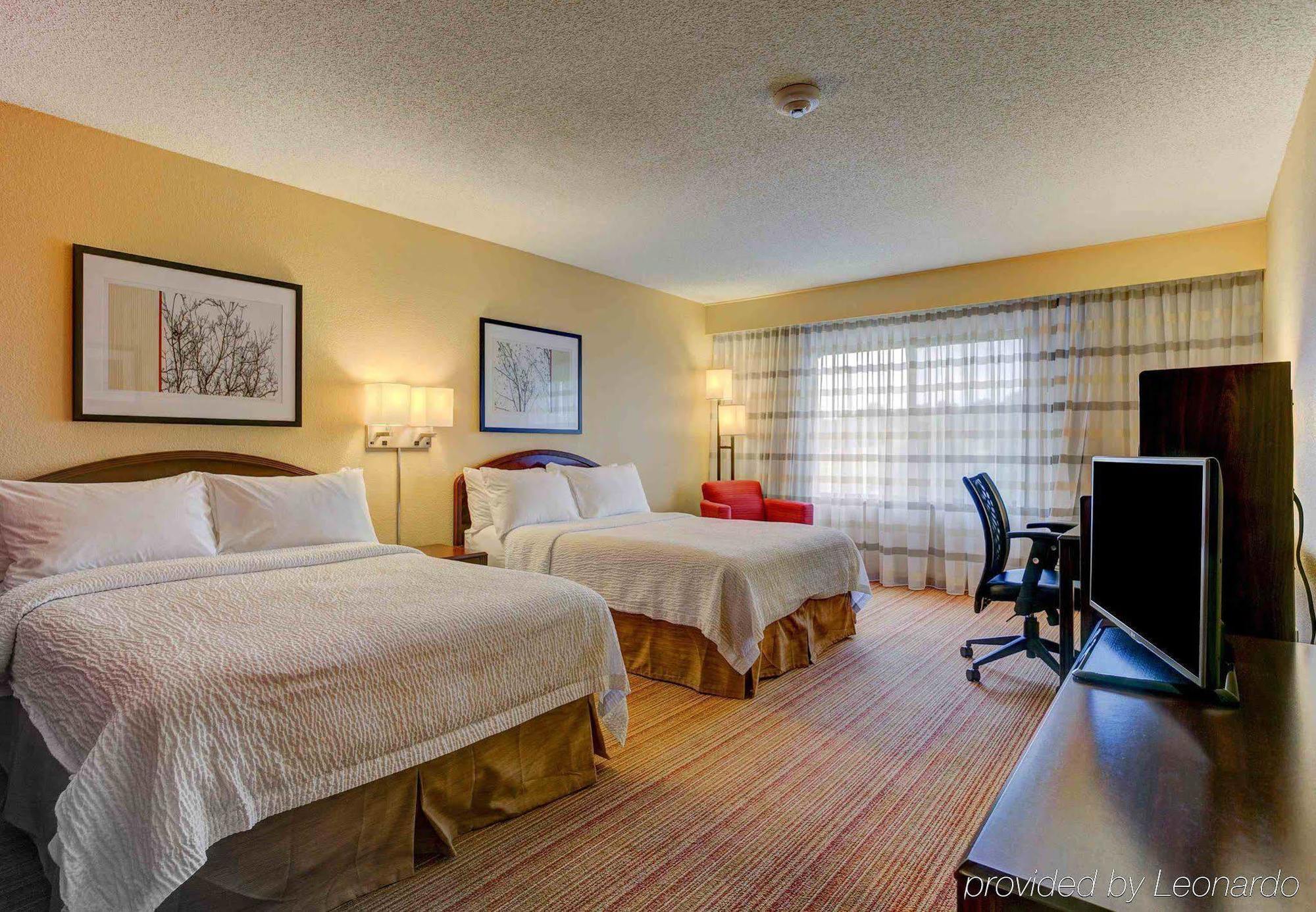 Courtyard Paducah West Hotel Bagian luar foto