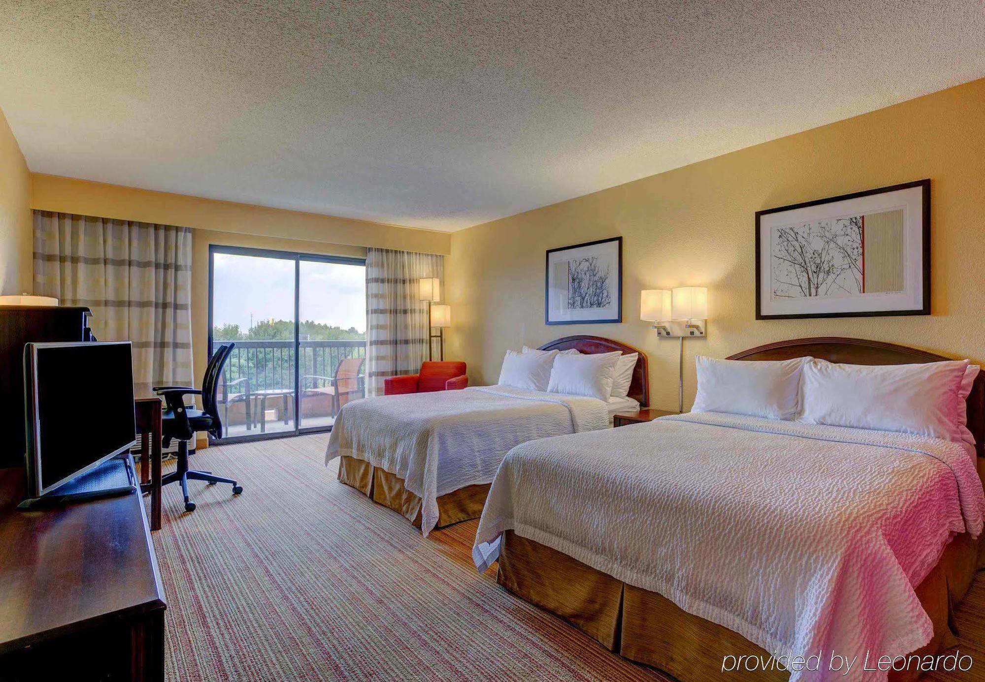 Courtyard Paducah West Hotel Bagian luar foto
