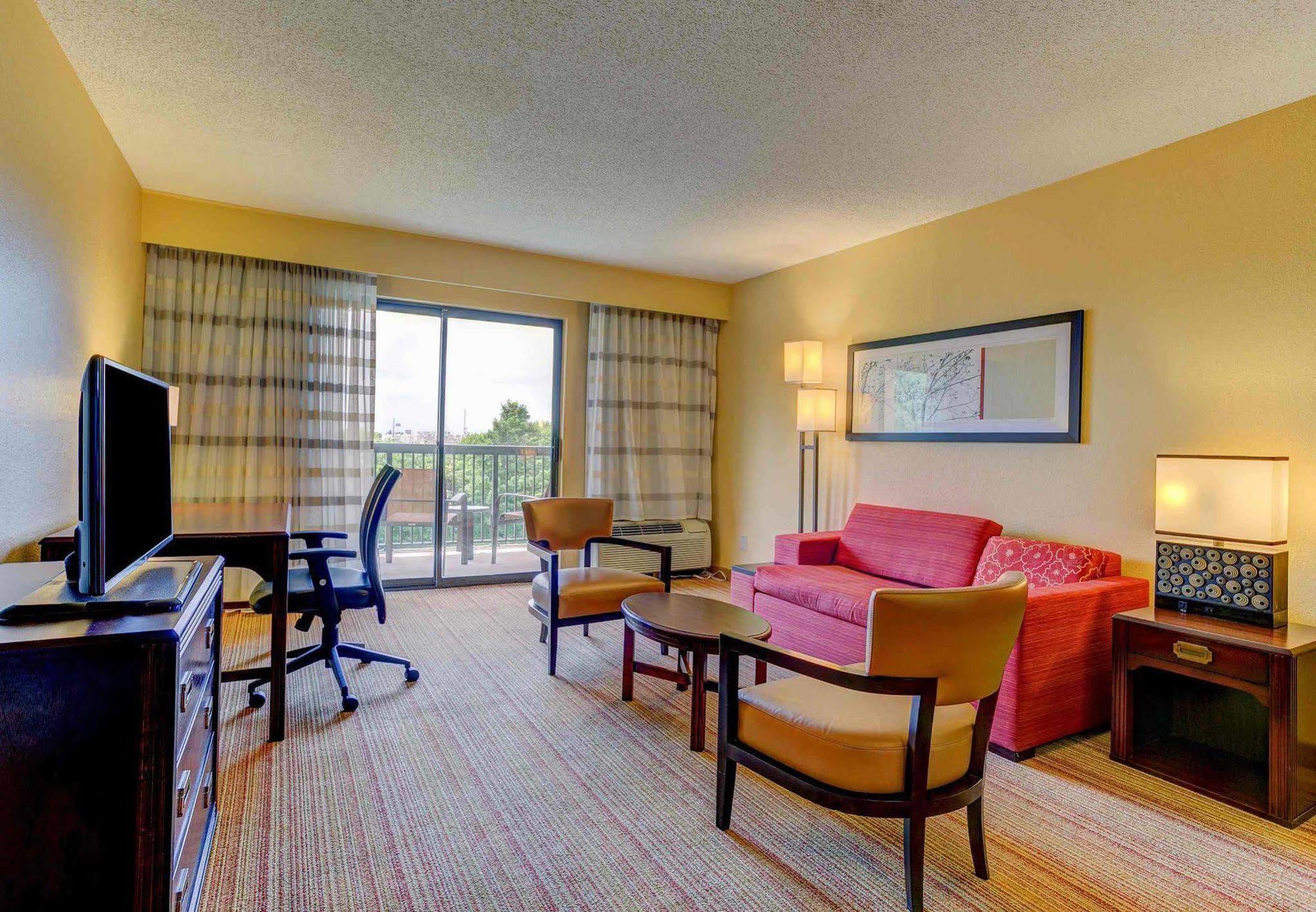 Courtyard Paducah West Hotel Bagian luar foto